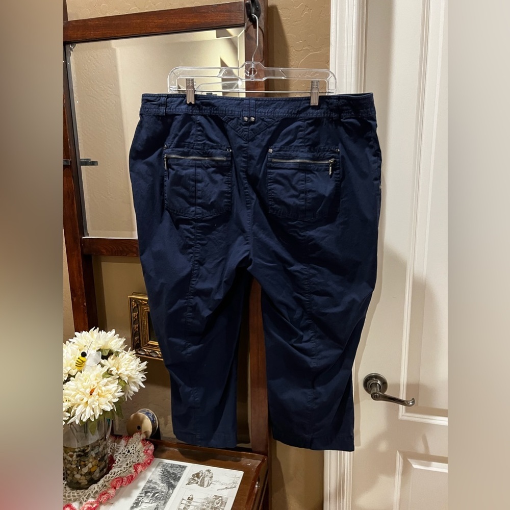 INC International Concepts Relaxed fit Women’s Cargo Capris Navy Size 18W - Picture 2 of 8